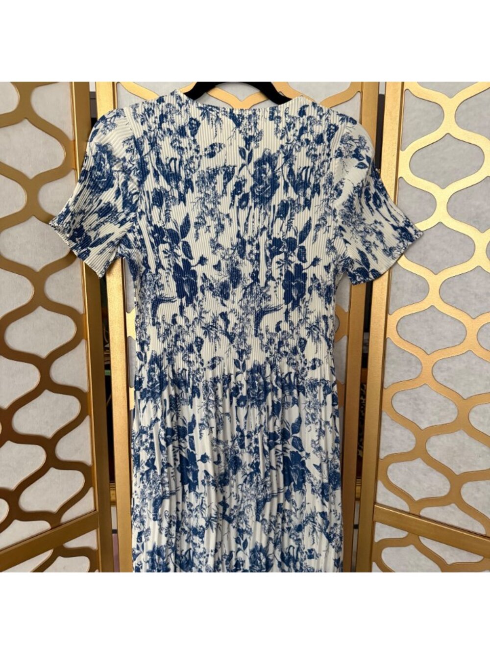 Kindred Size M Blue & White Floral Print Pleated Short Sleeve Midi A-Line Dress - Picture 12 of 16